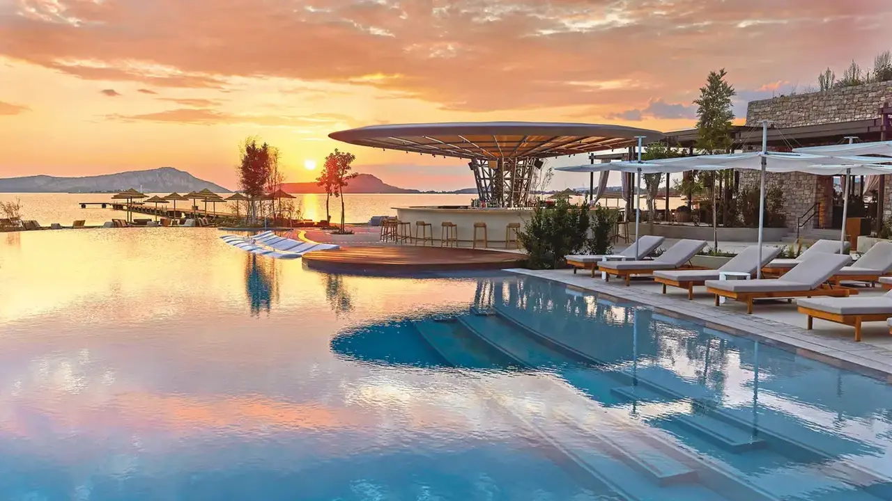 W Costa Navarino