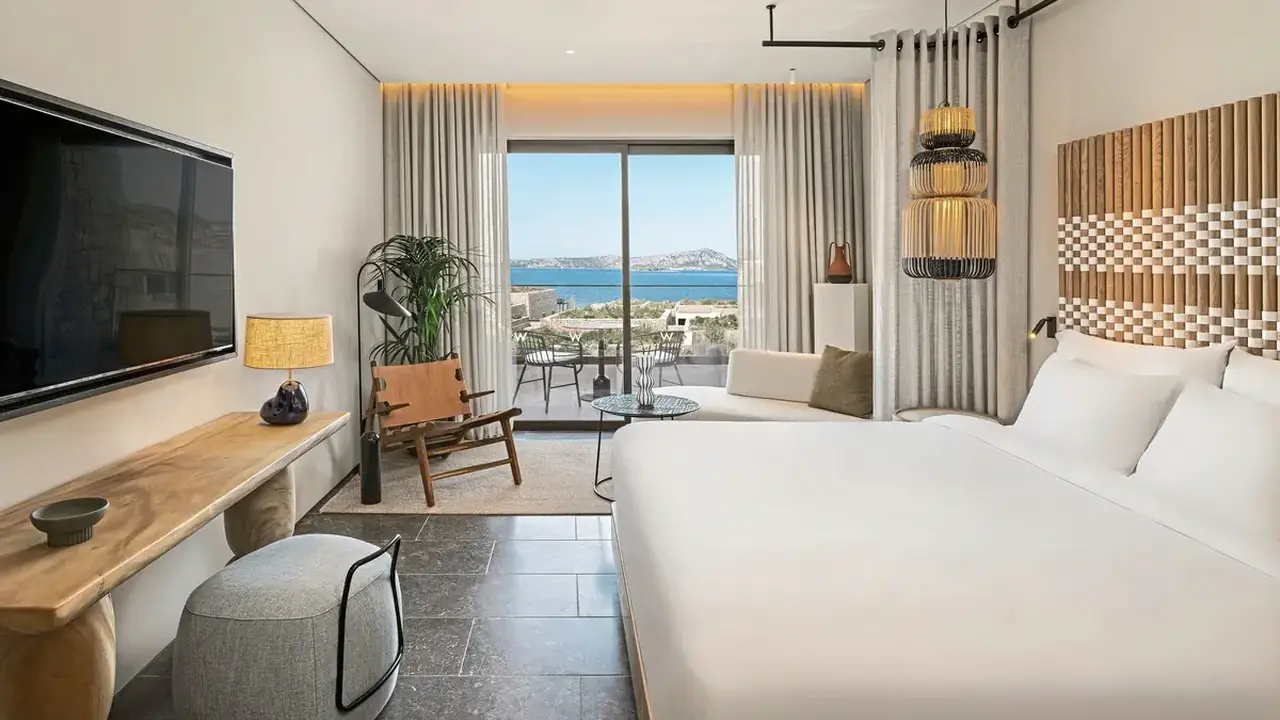 W Costa Navarino