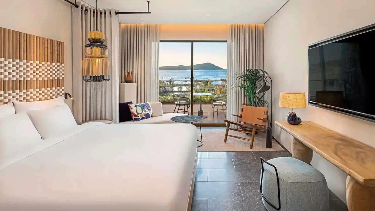 W Costa Navarino