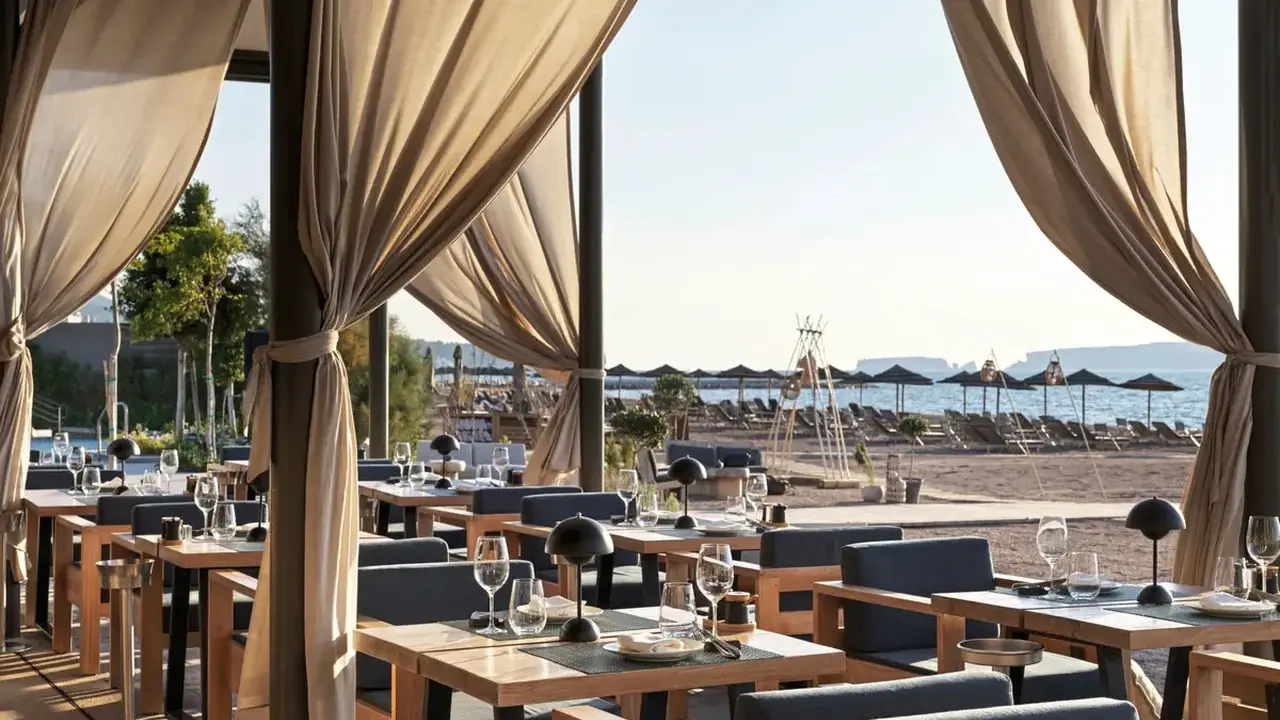 W Costa Navarino