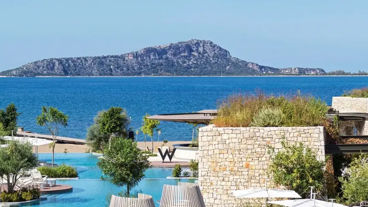 W Costa Navarino