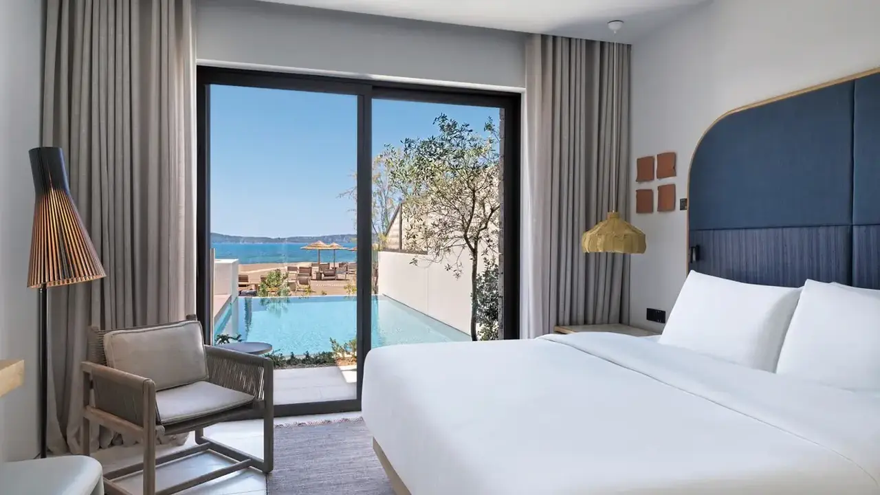 W Costa Navarino