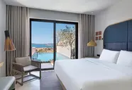 W Costa Navarino
