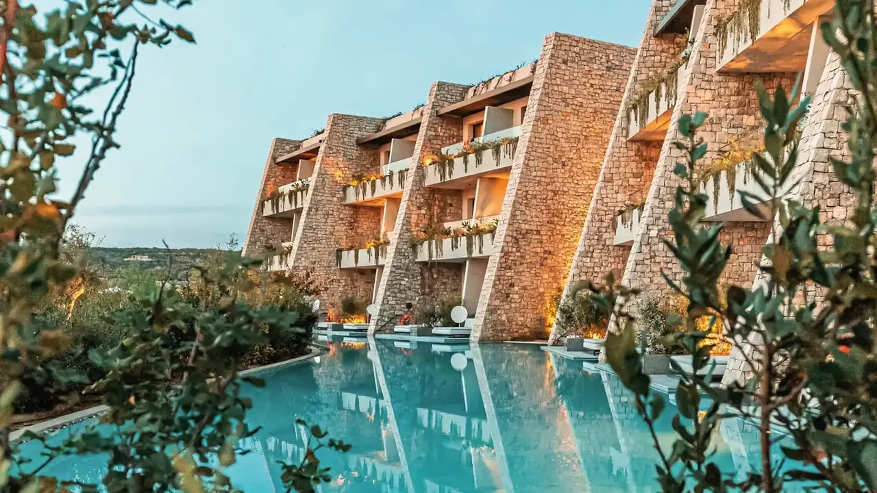 W Costa Navarino