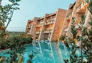 W Costa Navarino