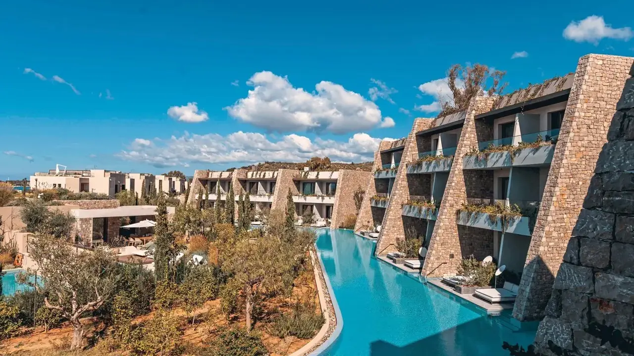 W Costa Navarino