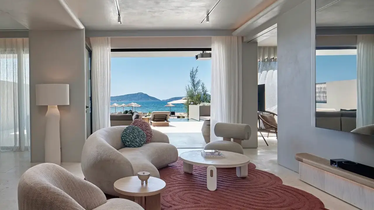 W Costa Navarino
