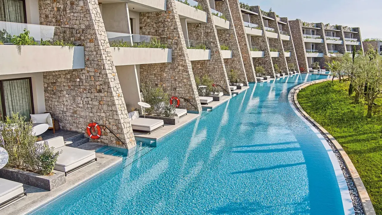 W Costa Navarino