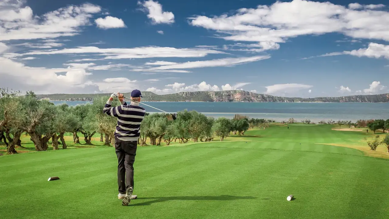 W Costa Navarino