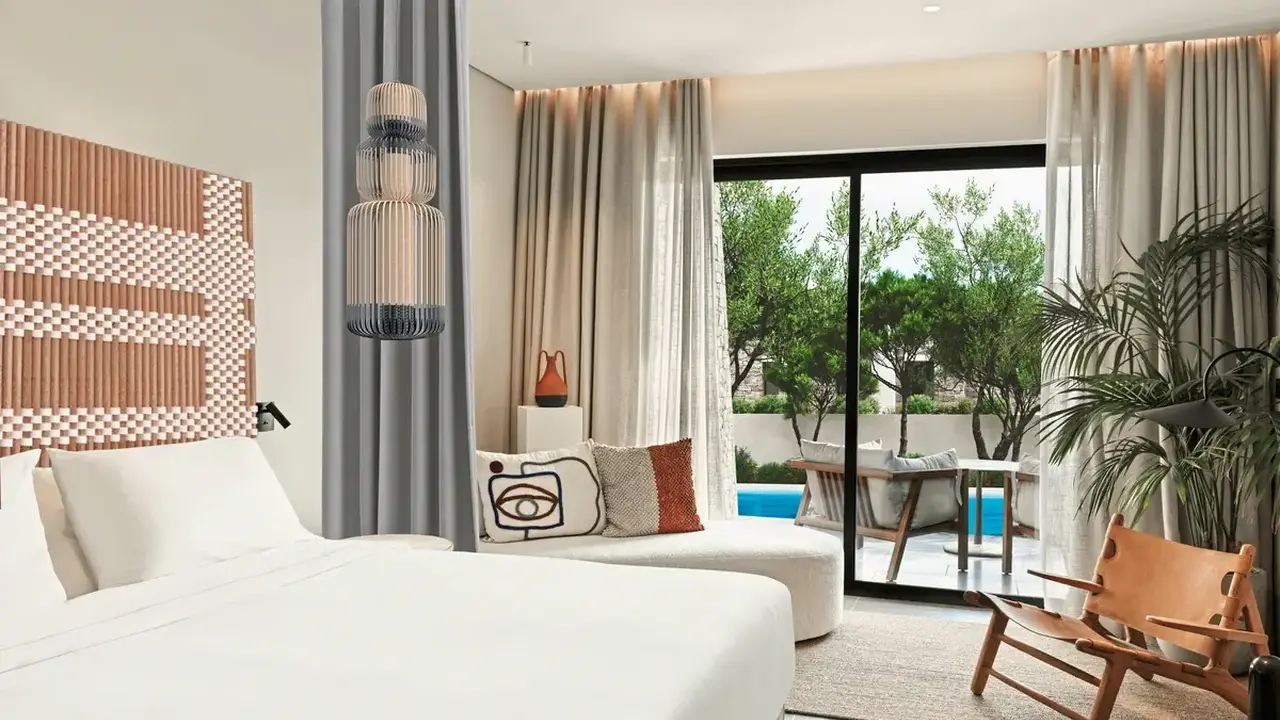 W Costa Navarino