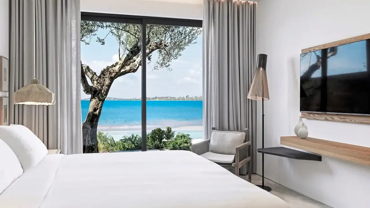 W Costa Navarino