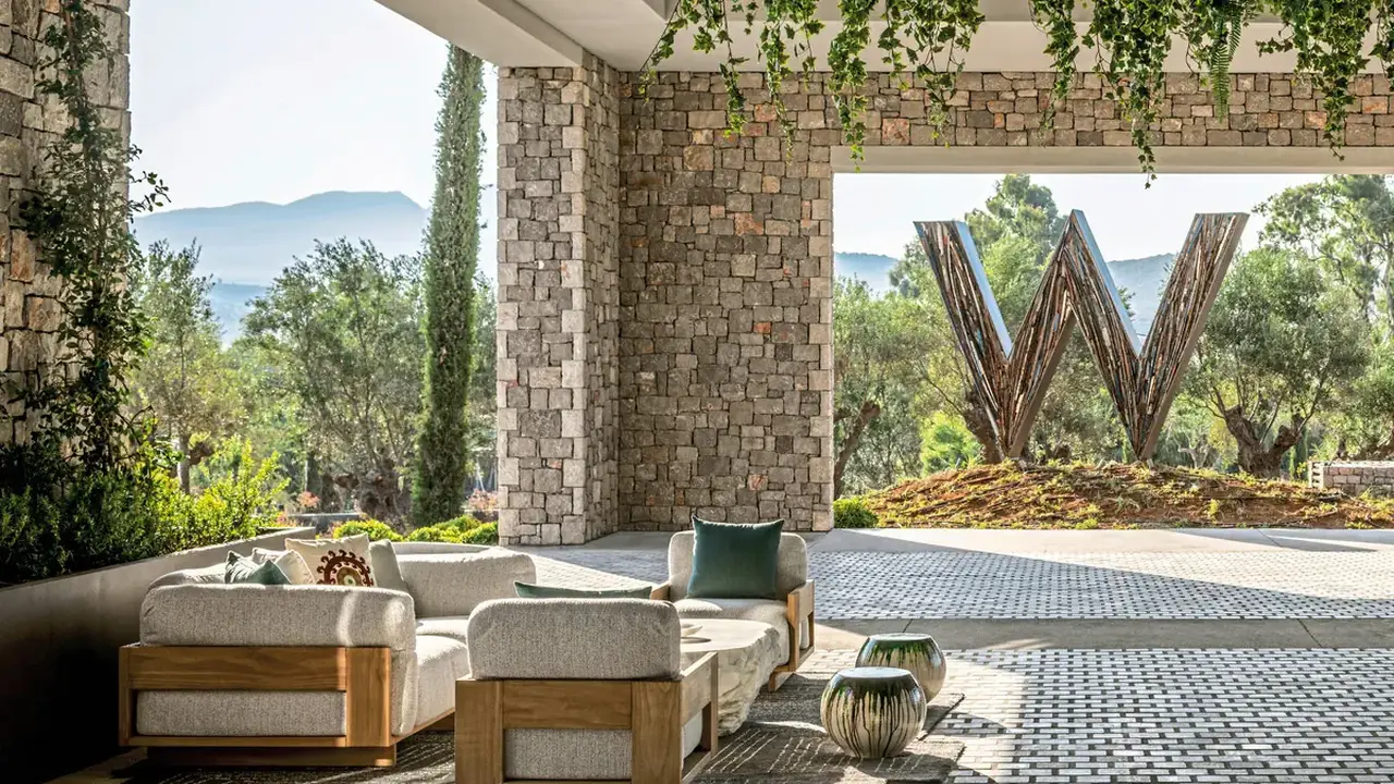W Costa Navarino