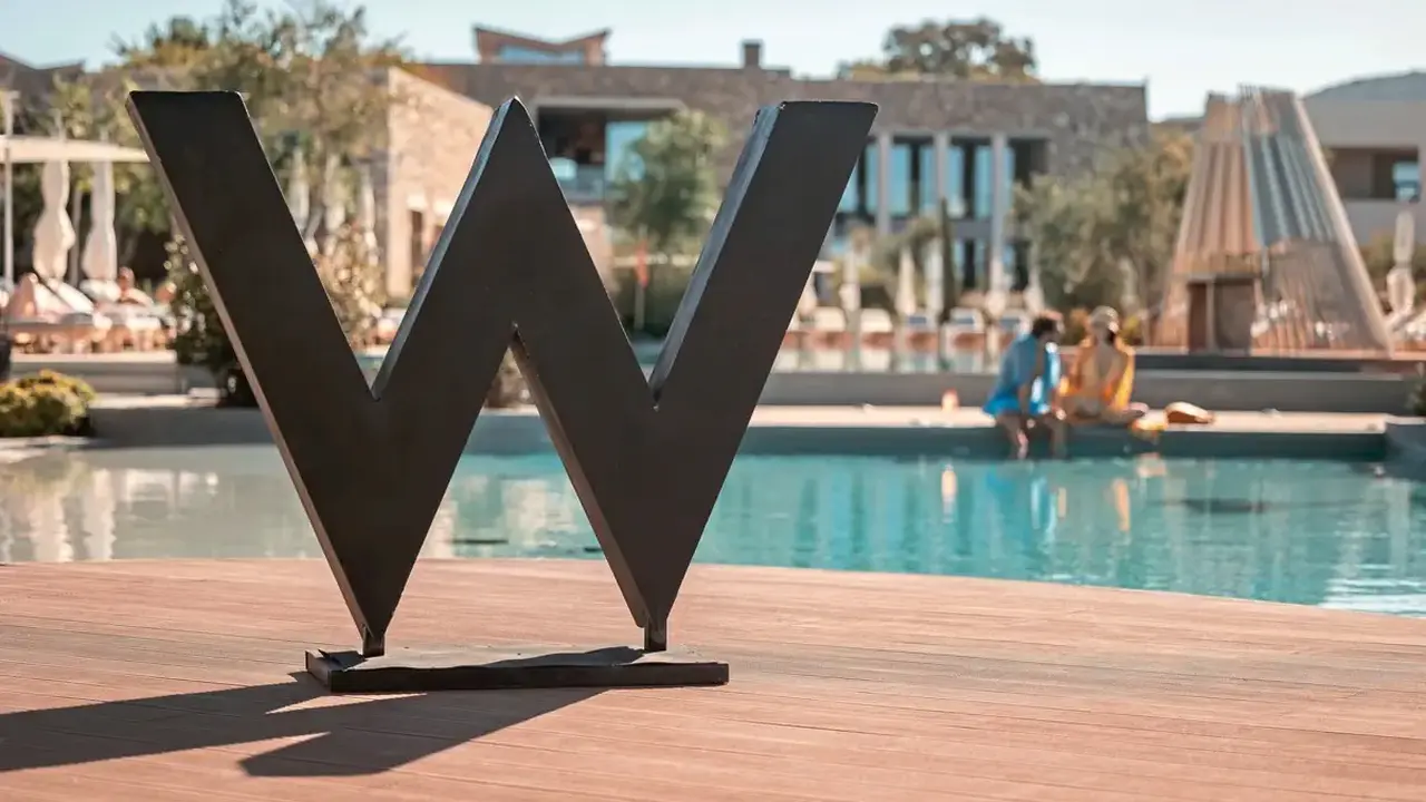 W Costa Navarino
