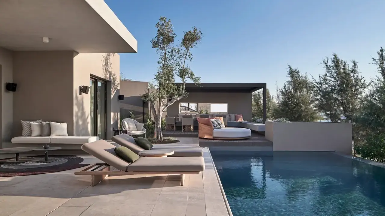W Costa Navarino