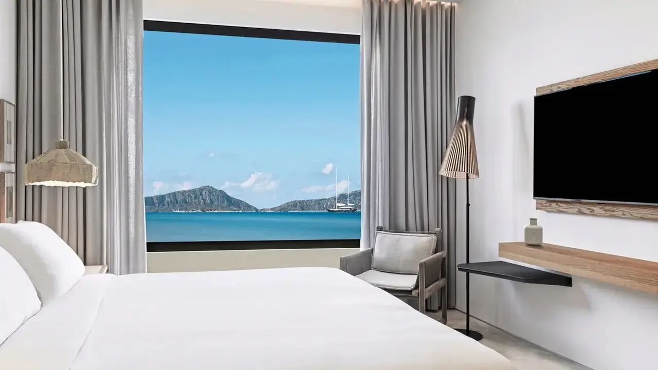 W Costa Navarino