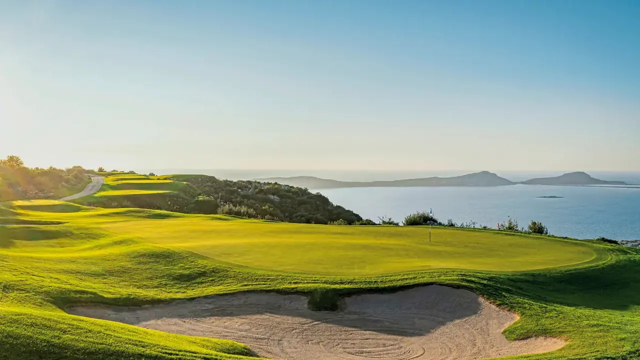 W Costa Navarino