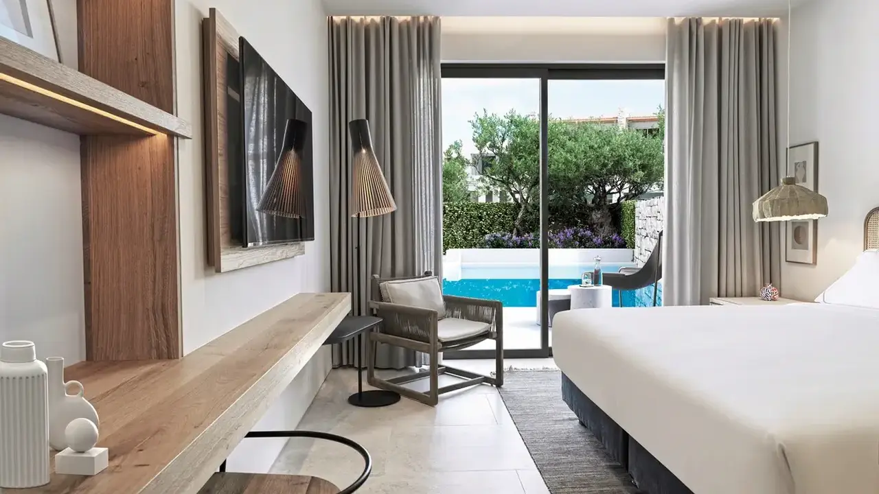 W Costa Navarino
