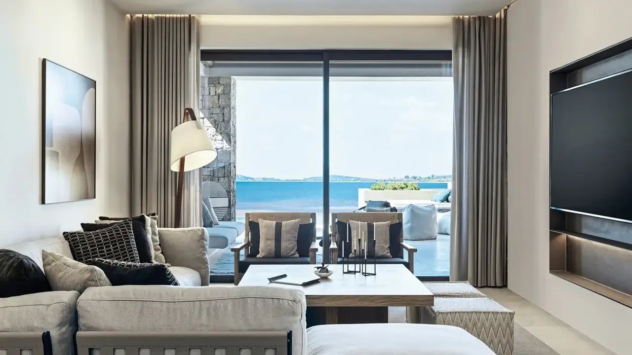 W Costa Navarino