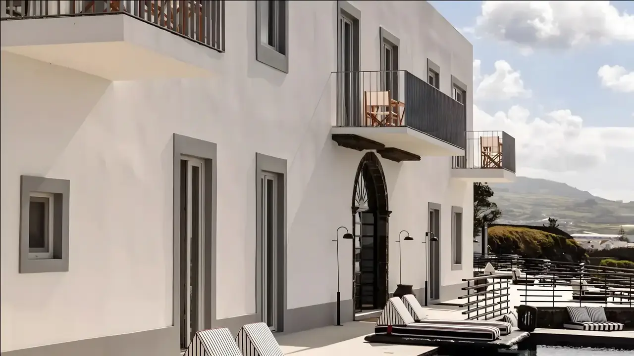 White Exclusive Suites & Villas