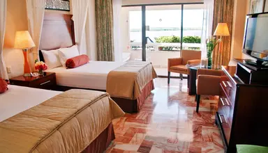 Wyndham Grand Cancún Resort & Villas (ex. Omni Cancun)