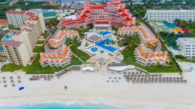 Wyndham Grand Cancun Resort & Villas