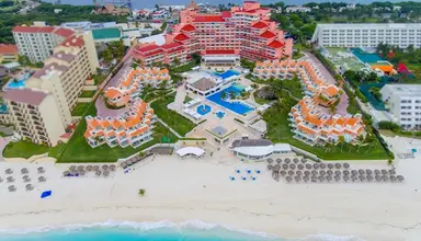 Wyndham Grand Cancun Resort & Villas