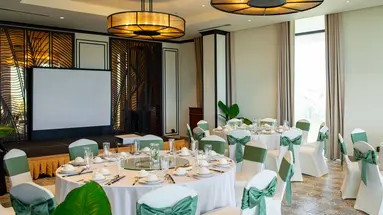 Wyndham Grand KN Paradise