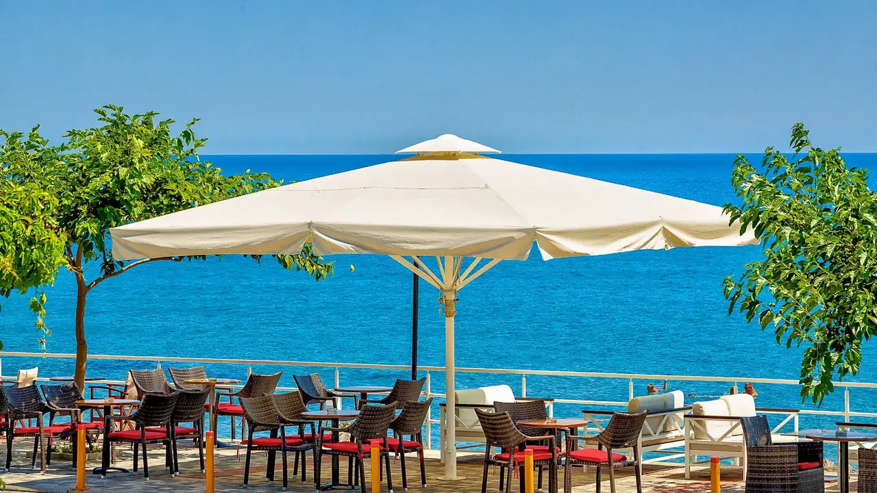 Xenios Dolphin Beach 