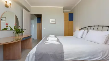 Xenos Kamara Beach