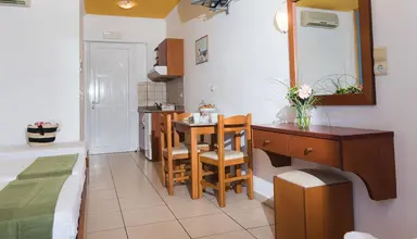Yiannis Manos Apartments