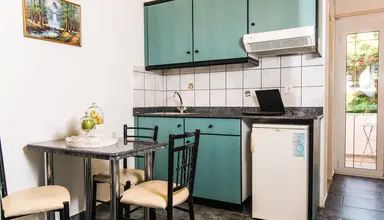 Yiannis Manos Apartments