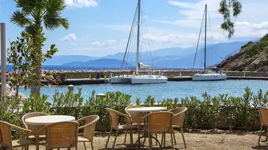 Zeus Eleva Mirabello Bay