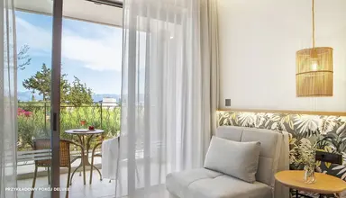 Zeus Eleva Mirabello Bay