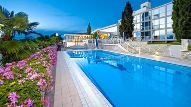 Zorna Plava Laguna