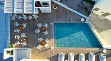 18 Grapes Hotel