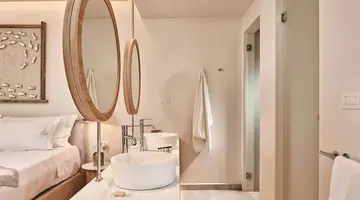 18 Grapes Hotel