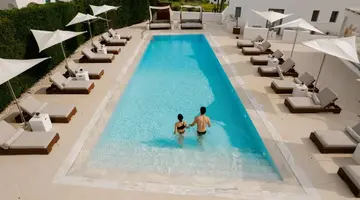 18 Grapes Hotel