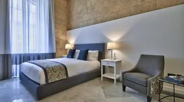 66 Saint Paul s Hotel