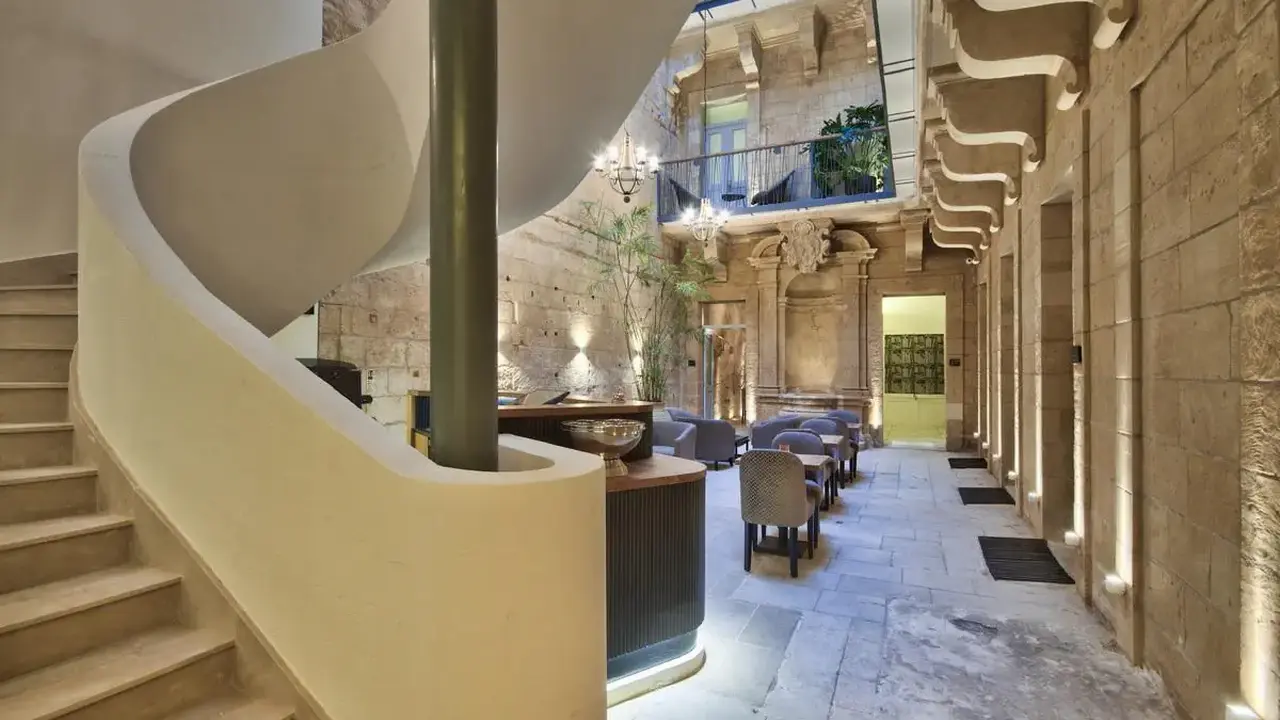 66 Saint Paul s Hotel
