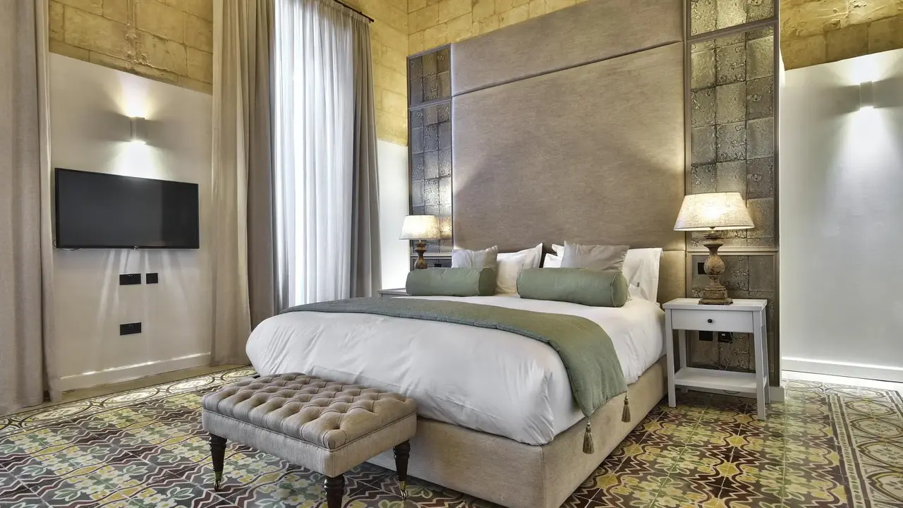 66 Saint Paul s Hotel