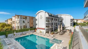 A Hotel Side