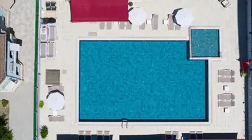 A Hotel Side