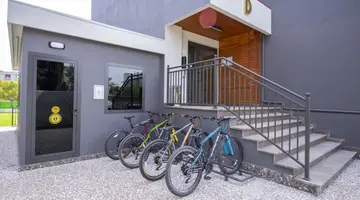 A Suite Side