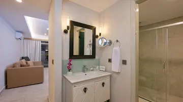 A Suite Side