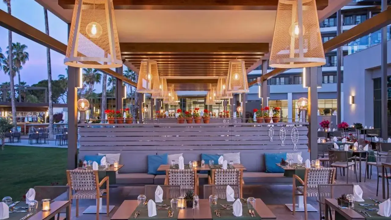 ACANTHUS & CENNET BARUT COLLECTION