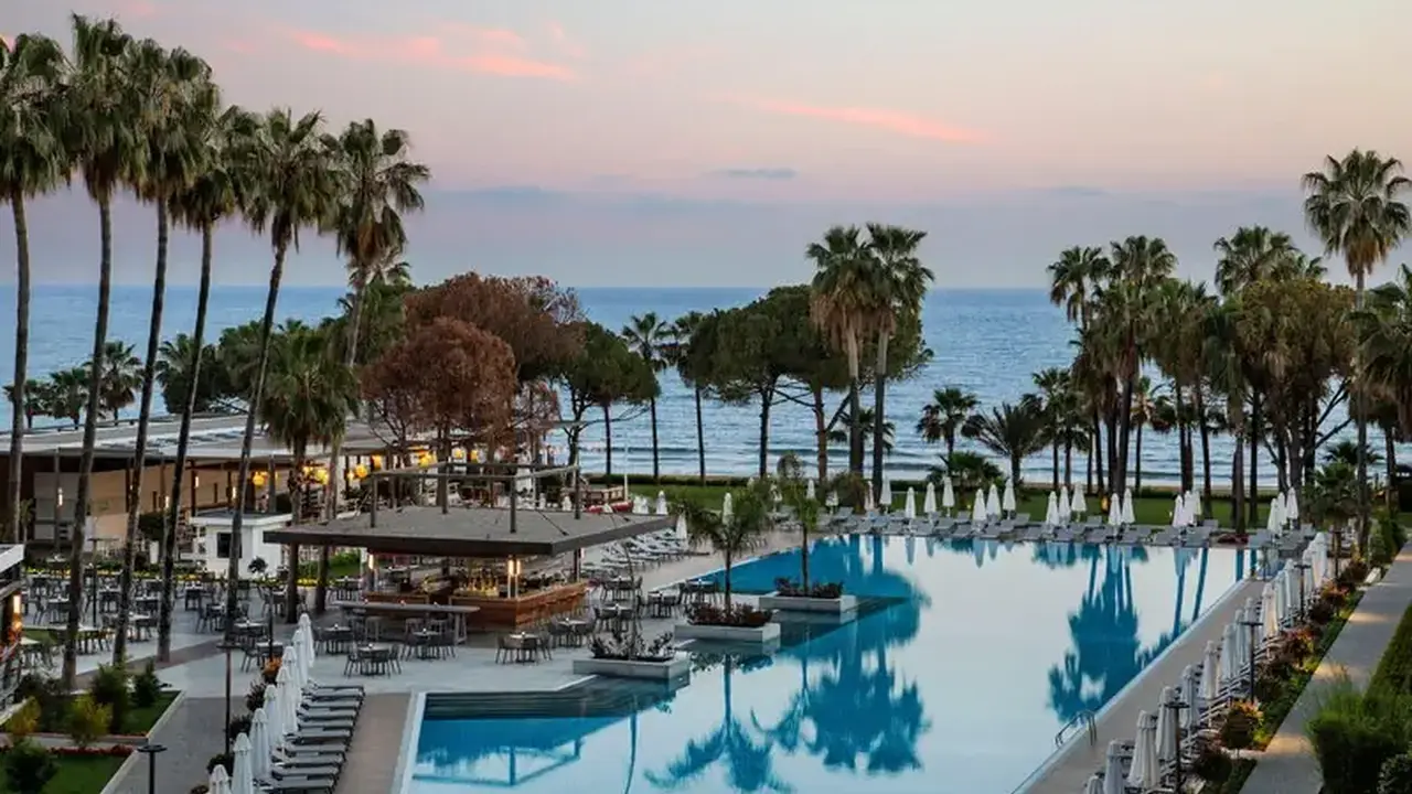 Acanthus & Cennet Barut Collection