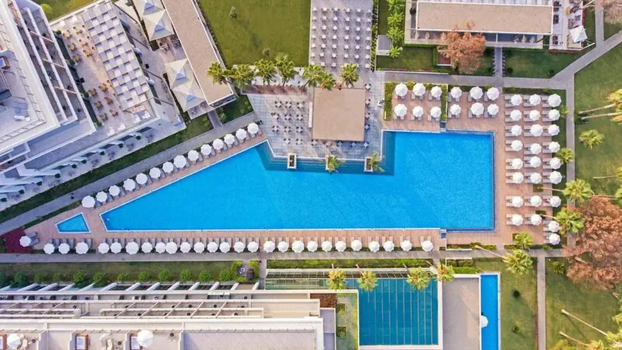 Acanthus & Cennet Barut Collection