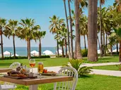 Acanthus Cennet Barut Collection