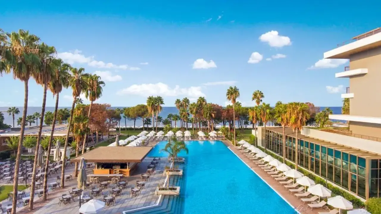 ACANTHUS & CENNET BARUT COLLECTION