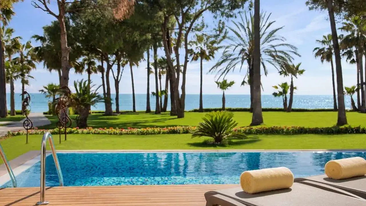 Acanthus & Cennet Barut Collection